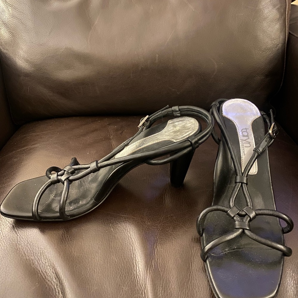 Black low heel shoes